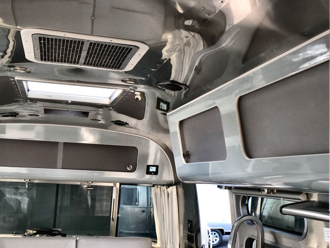 2024 Airstream 30RBT Base