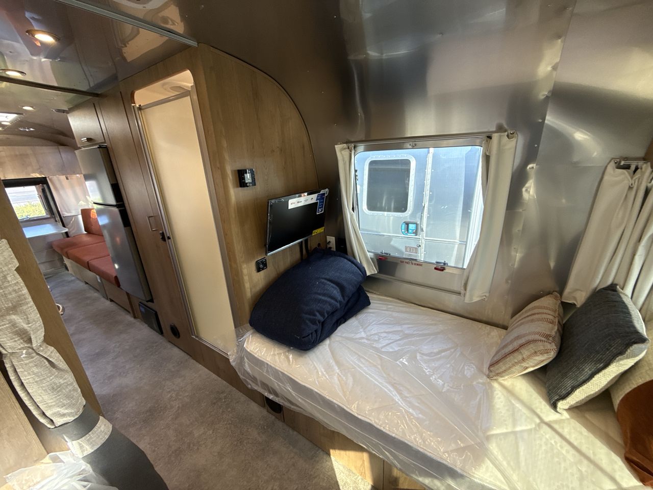 2026 Airstream 25FBT Base