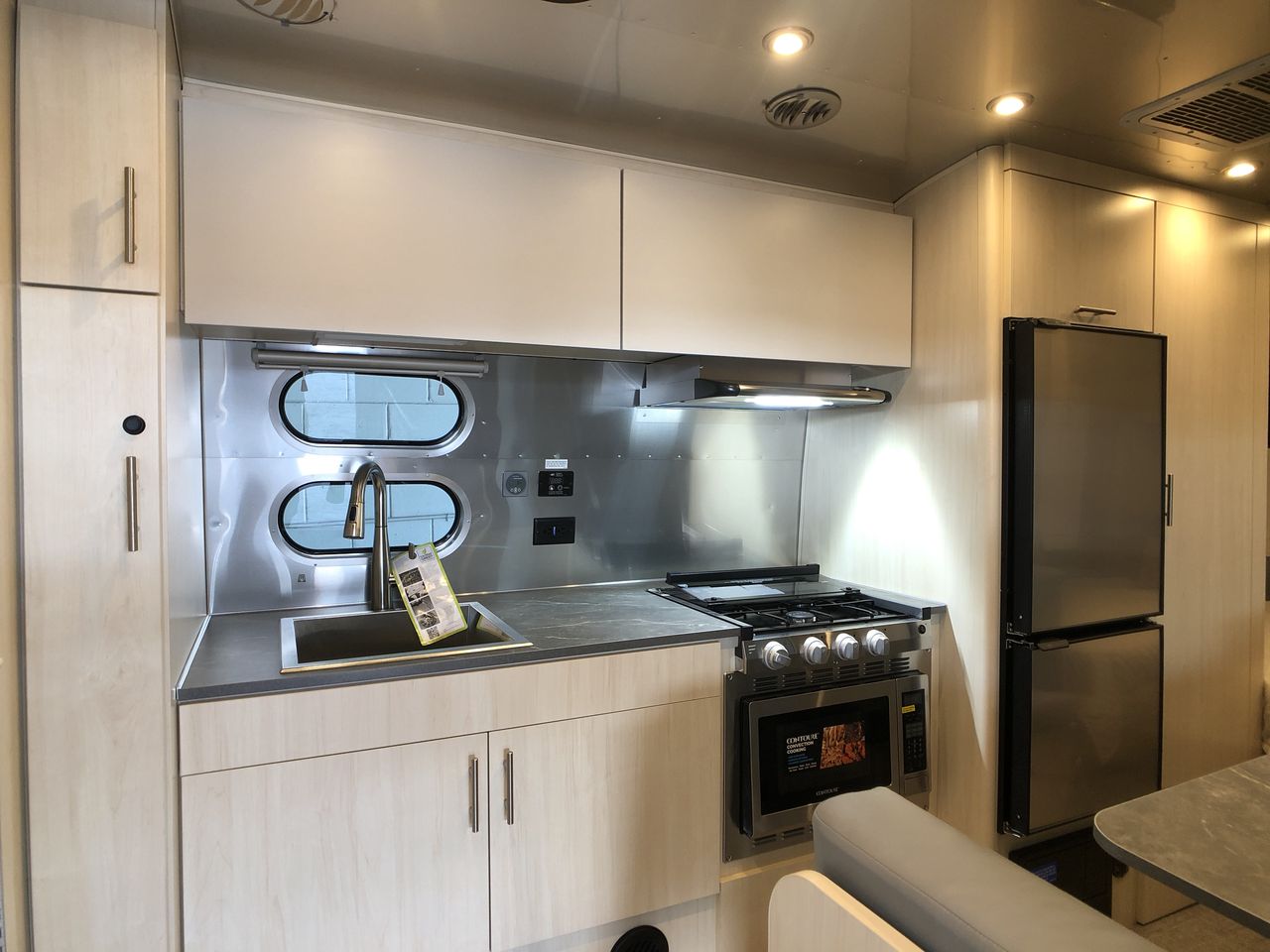 2024 Airstream 23FBT Base