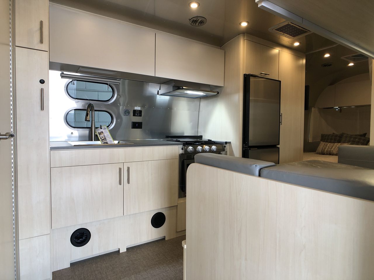 2024 Airstream 23FBT Base