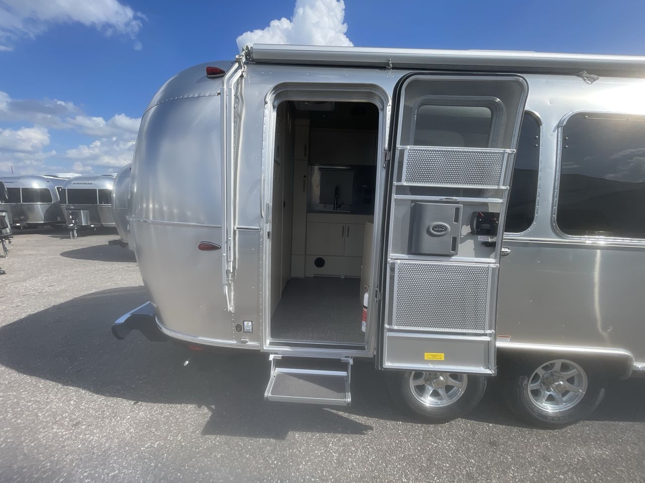 2026 Airstream 23FBT Base