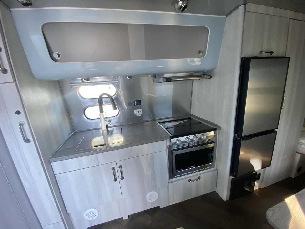 2024 Airstream 23 Base