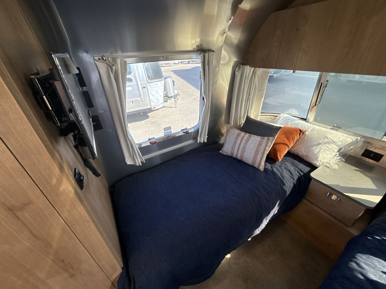 2026 Airstream 23FBT Base