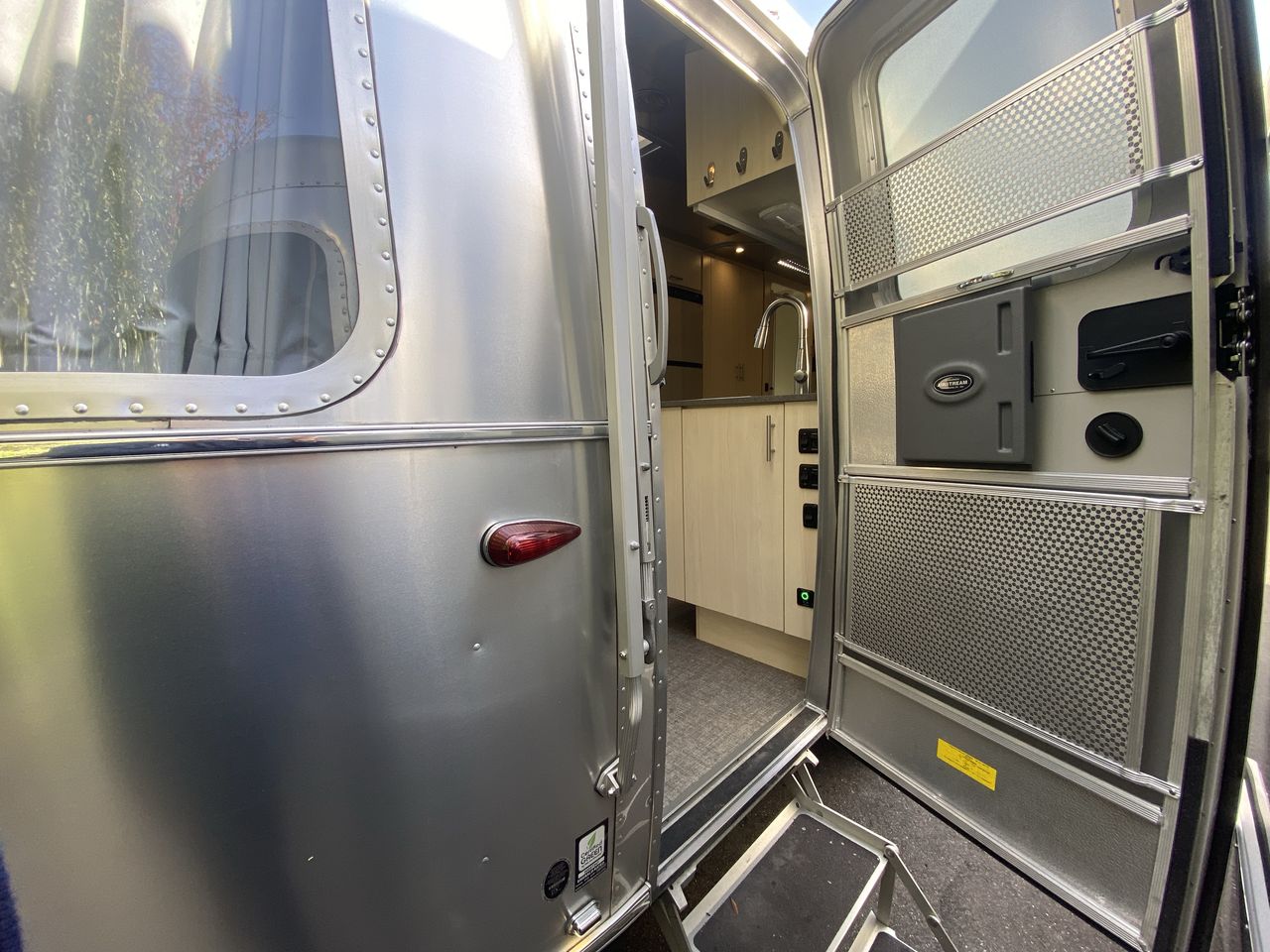 2023 Airstream 27 FBT Base