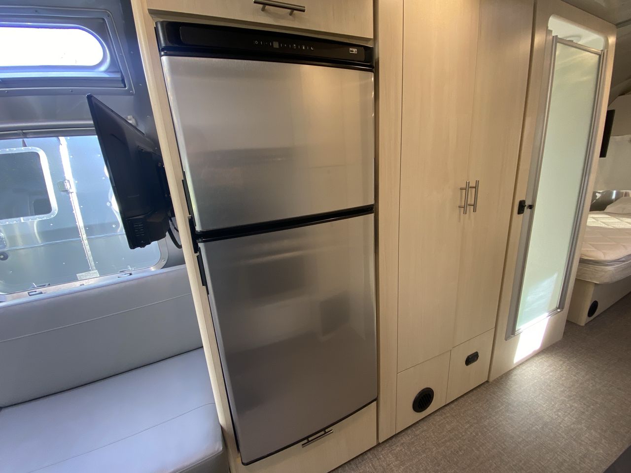 2023 Airstream 27 FBT Base