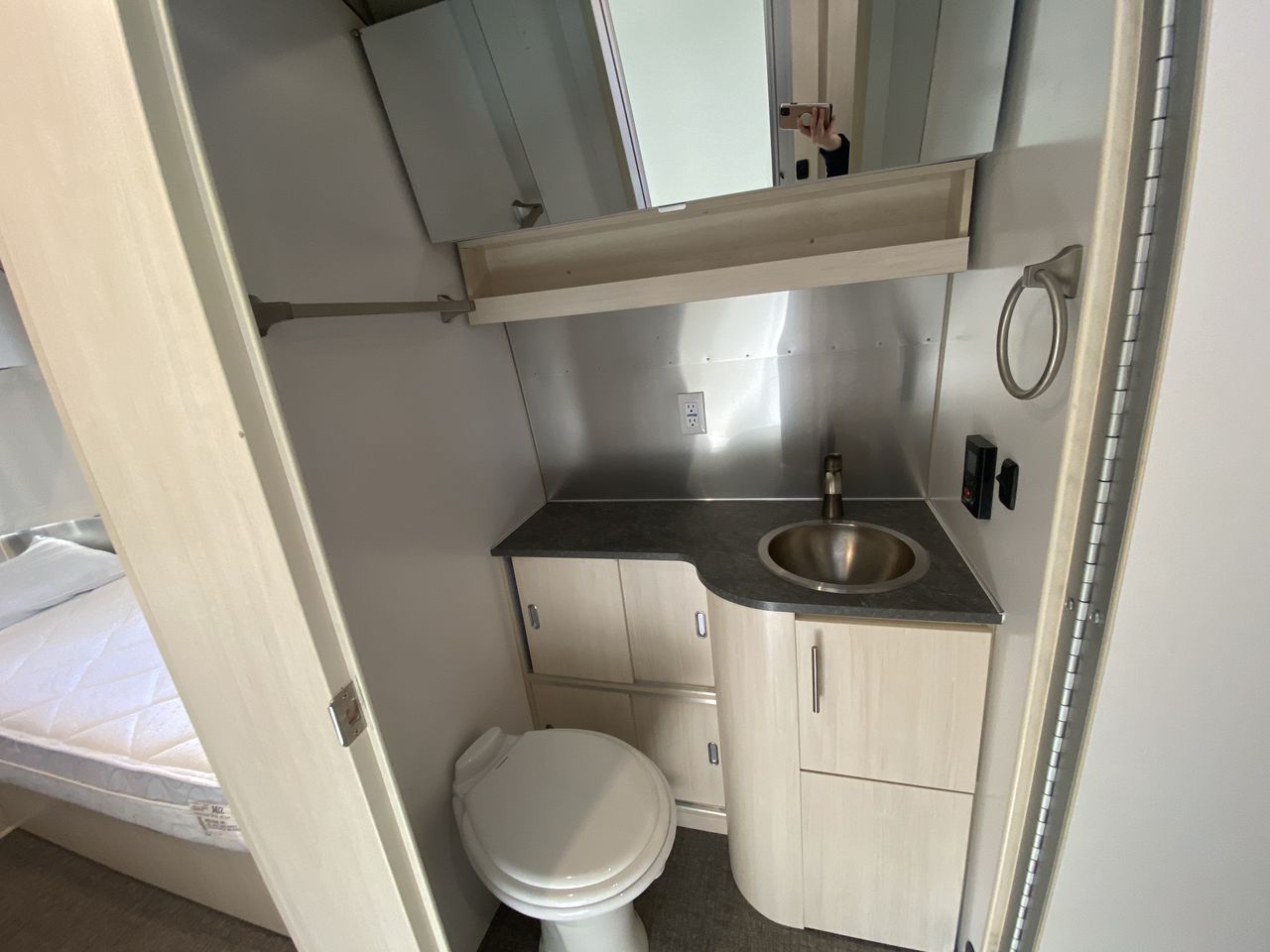 2023 Airstream 27 FBT Base