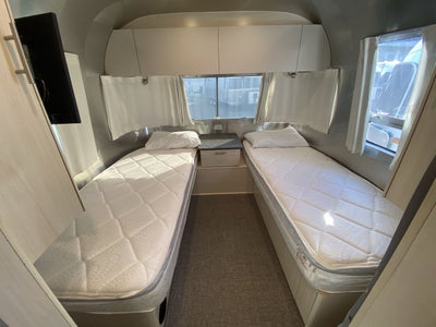 2023 Airstream 27 FBT Base