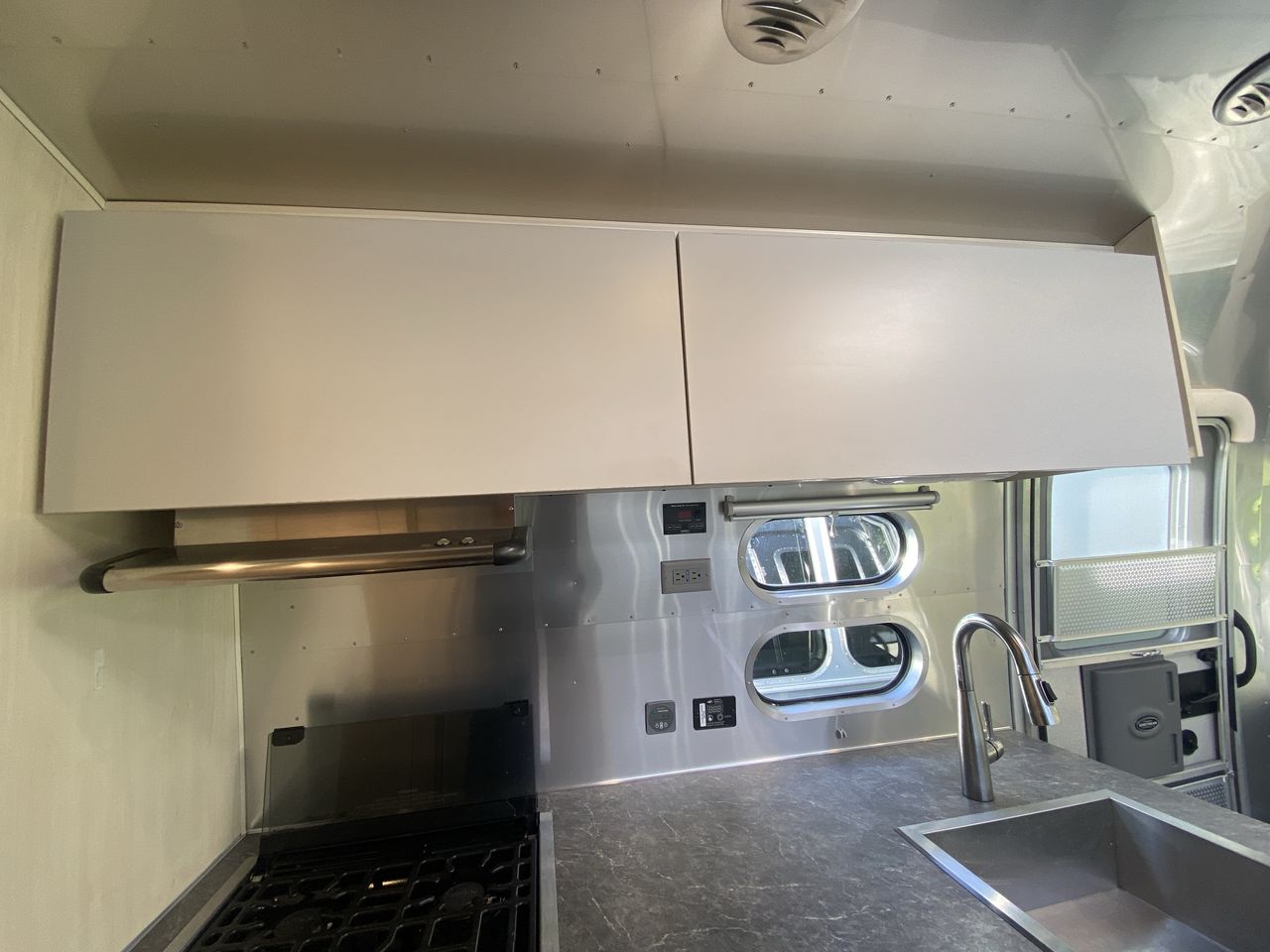 2023 Airstream 27 FBT Base