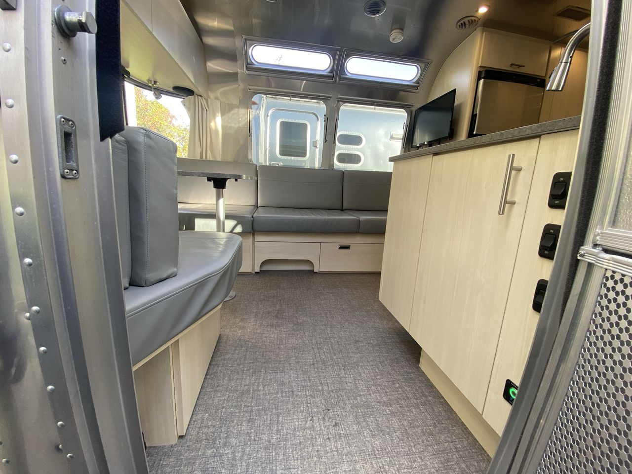 2023 Airstream 27 FBT Base