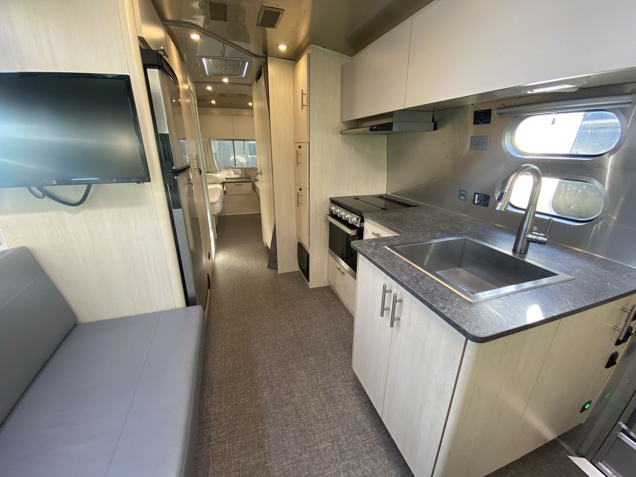 2023 Airstream 27 FBT Base