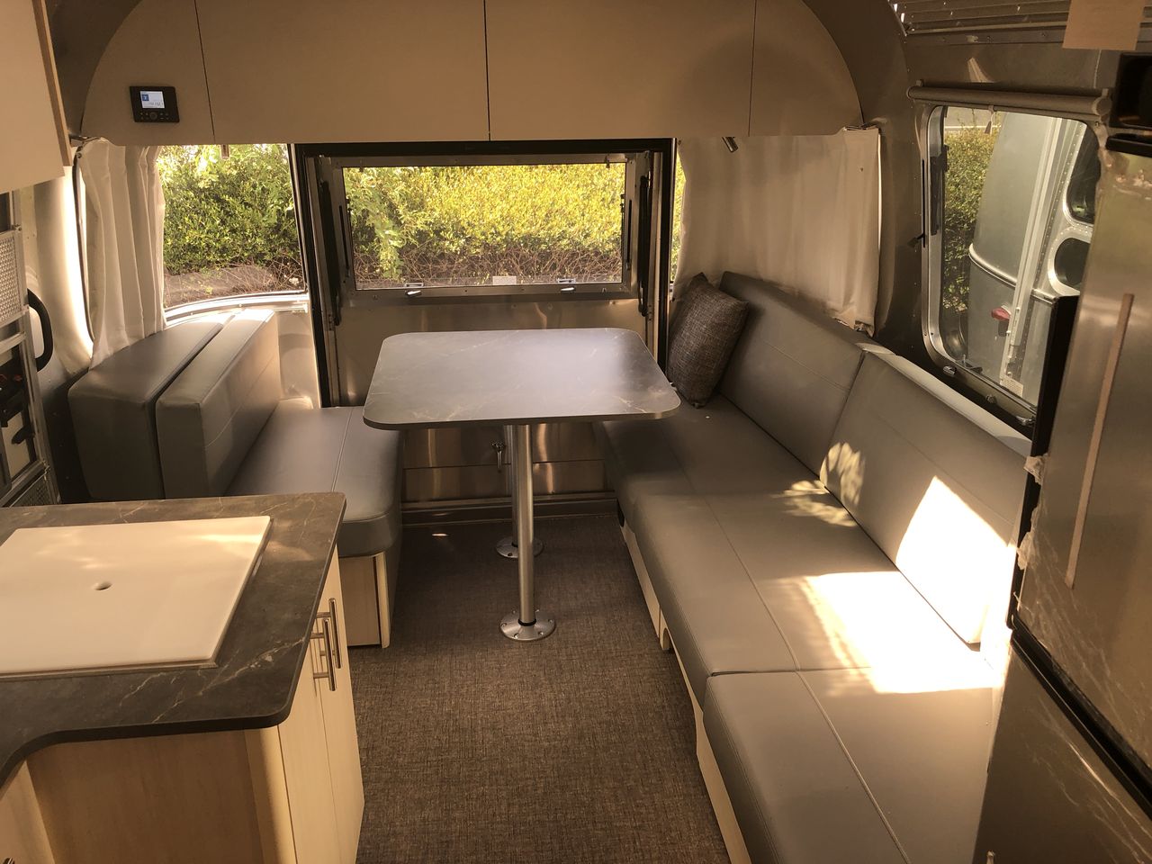 2026 Airstream 27FBT Base