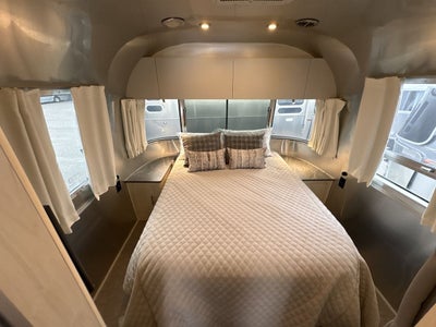 2025 Airstream 27FBQ Base