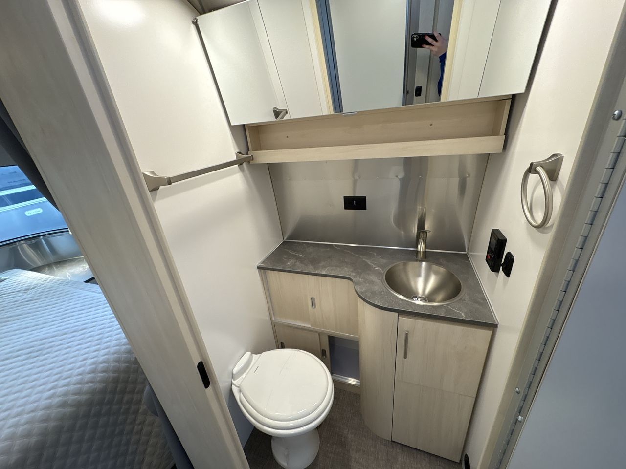 2025 Airstream 27FBQ Base