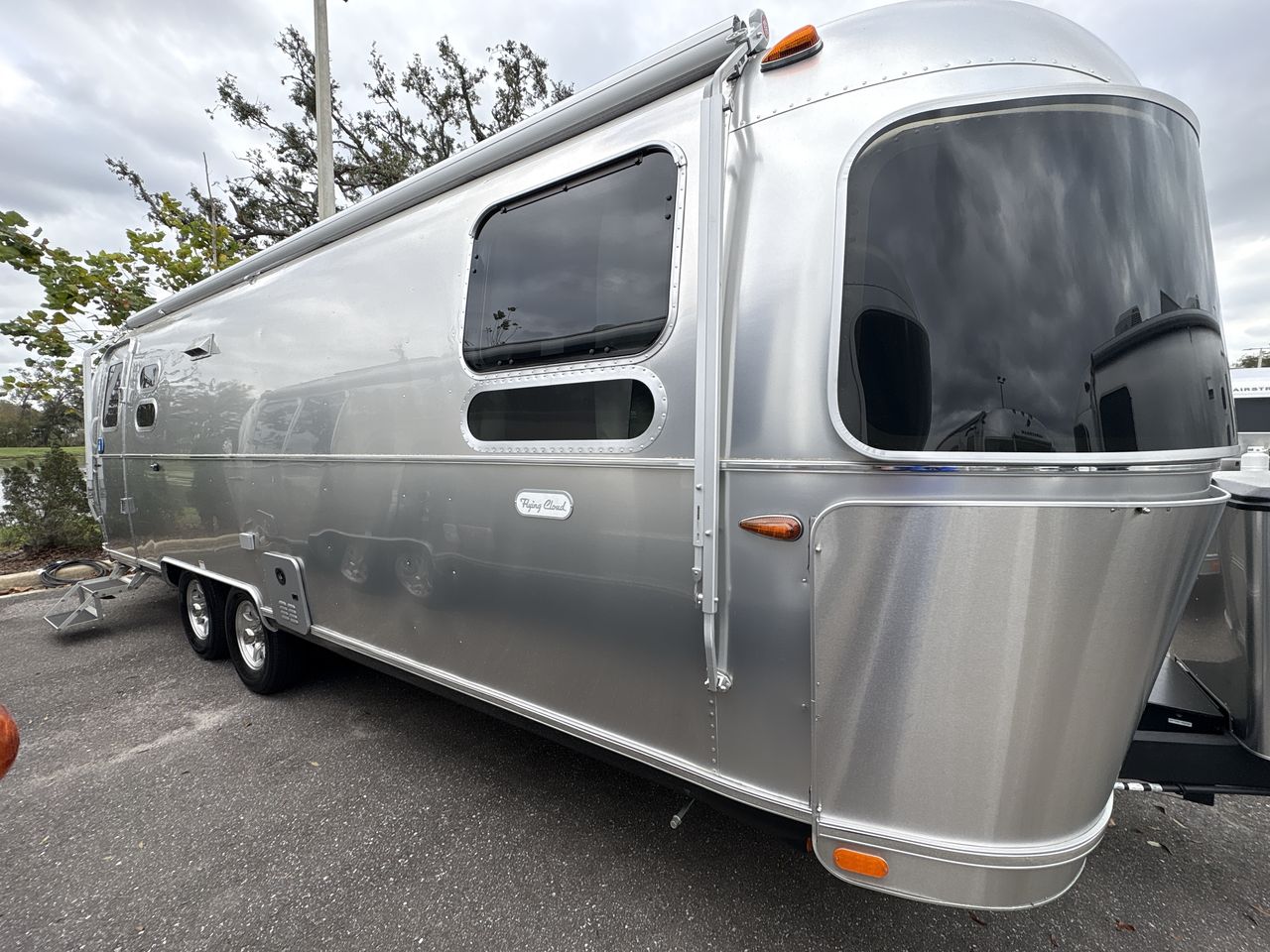 2025 Airstream 27FBQ Base