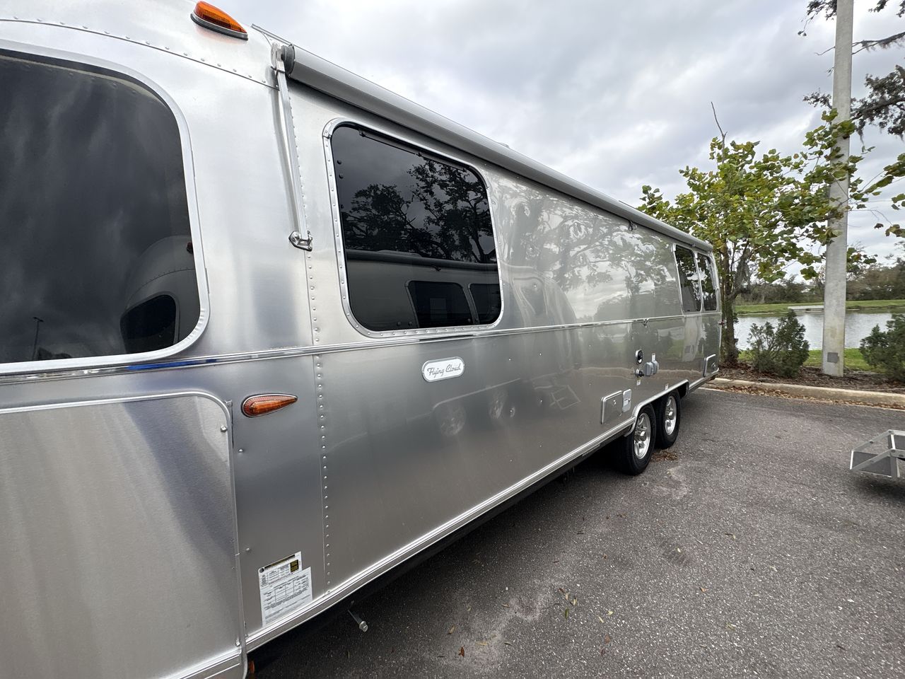 2025 Airstream 27FBQ Base
