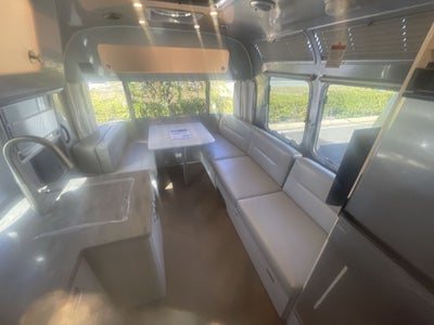 2026 Airstream 27FBT Base