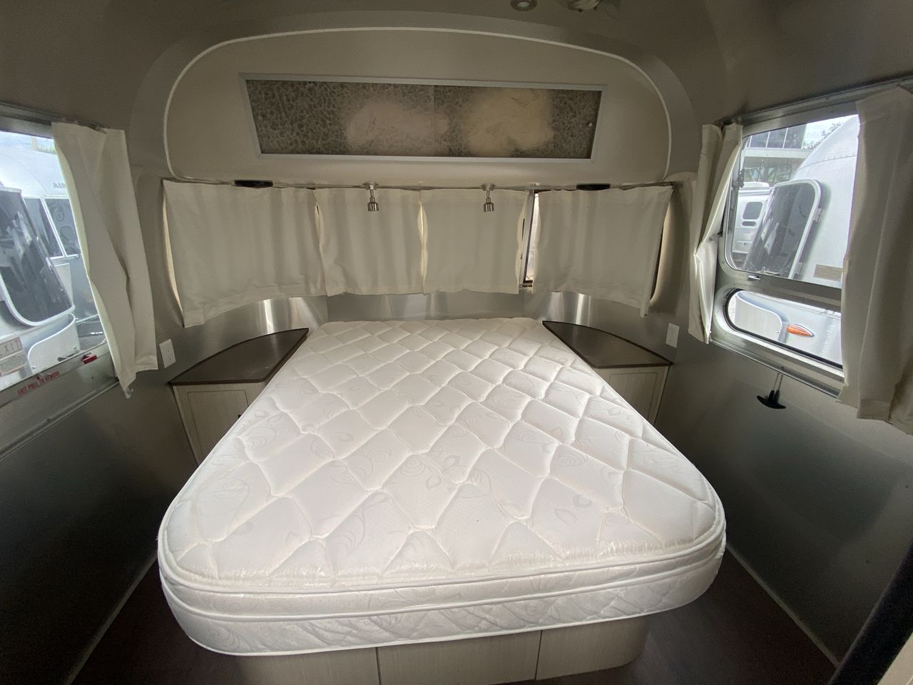 2017 Airstream 27FB Base