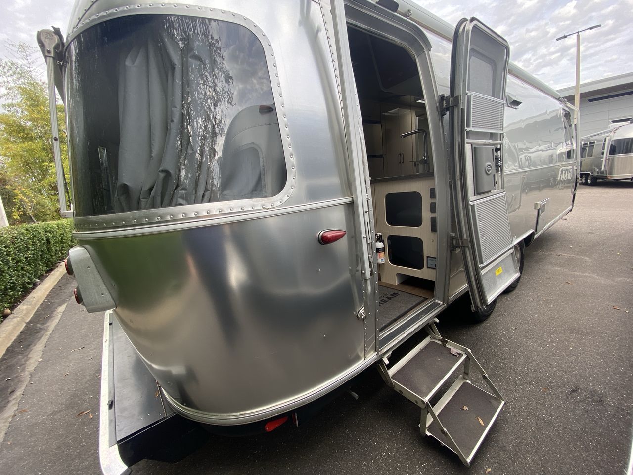 2017 Airstream 27FB Base
