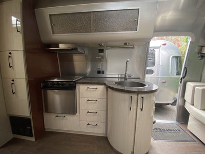 2017 Airstream 27FB Base