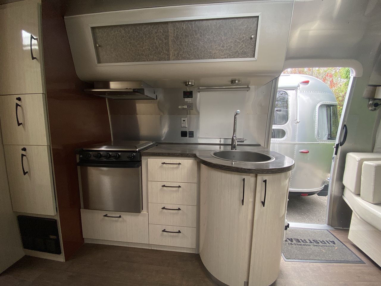 2017 Airstream 27FB Base