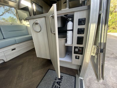 2024 Airstream 27FBQ Base