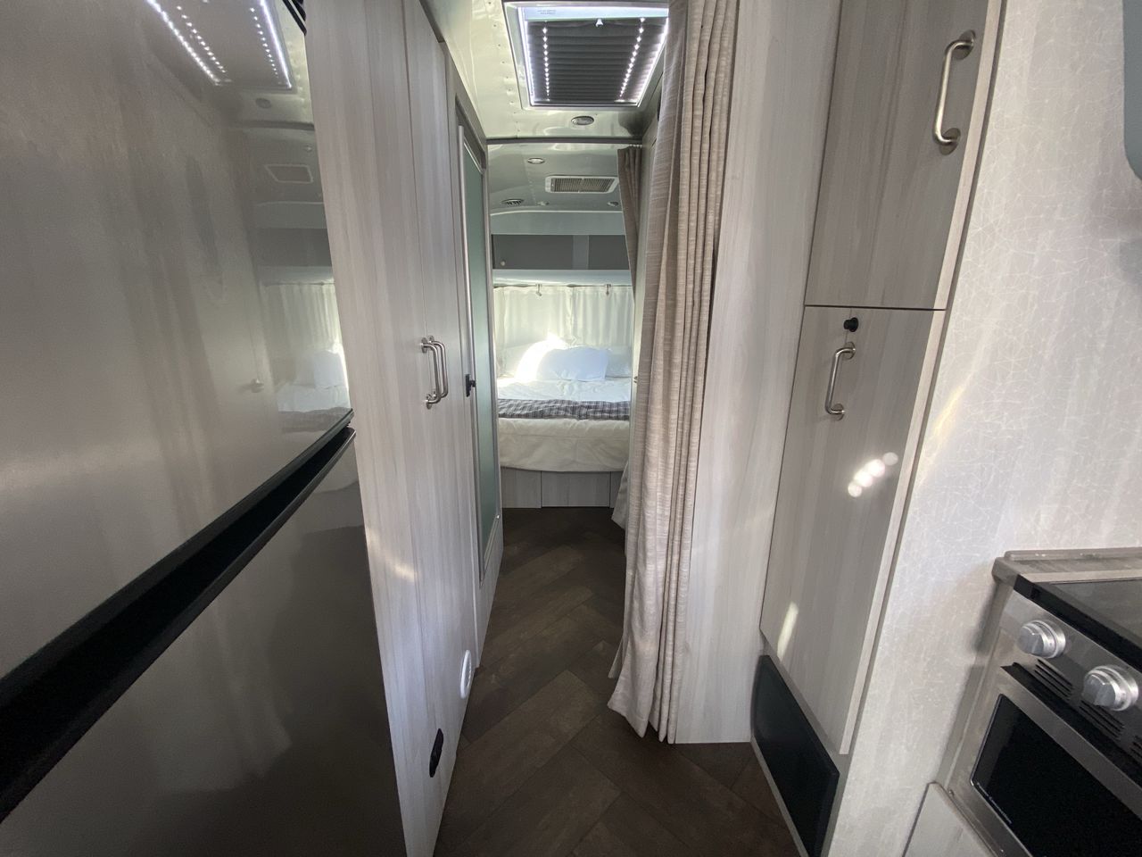 2024 Airstream 27FBQ Base