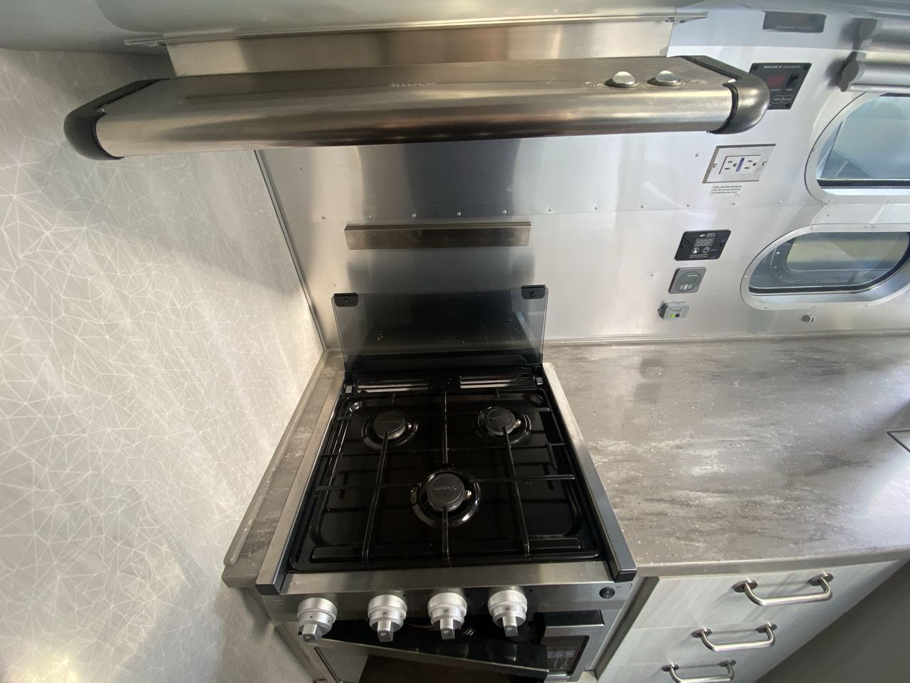 2024 Airstream 27FBQ Base