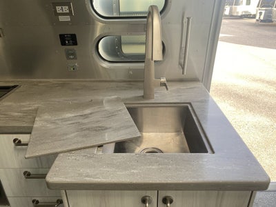 2024 Airstream 27FBQ Base