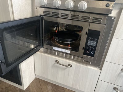 2024 Airstream 27FBQ Base