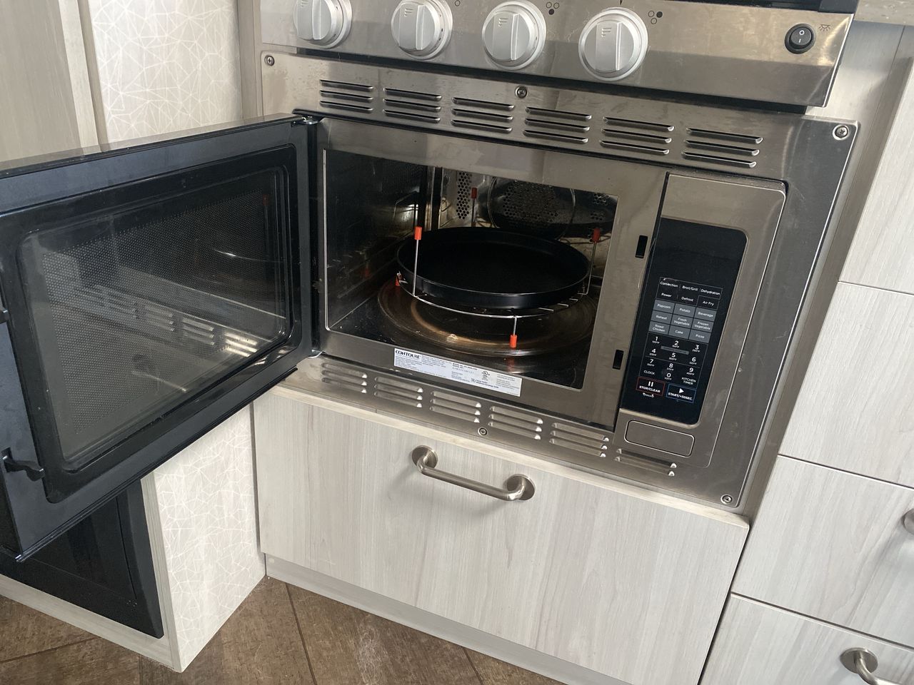 2024 Airstream 27FBQ Base