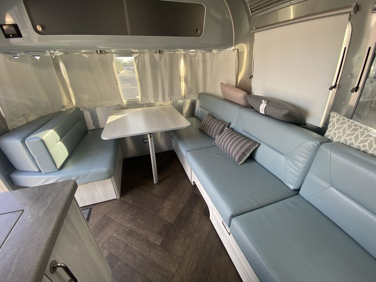 2024 Airstream 27FBQ Base