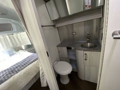 2024 Airstream 27FBQ Base