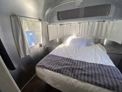 2024 Airstream 27FBQ Base
