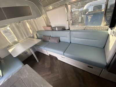 2024 Airstream 27FBQ Base