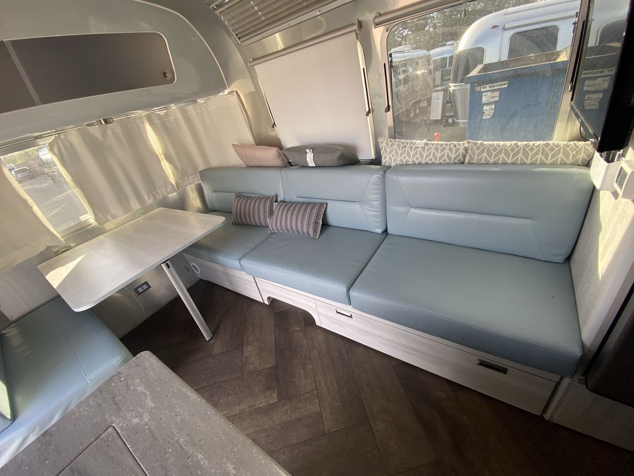 2024 Airstream 27FBQ Base