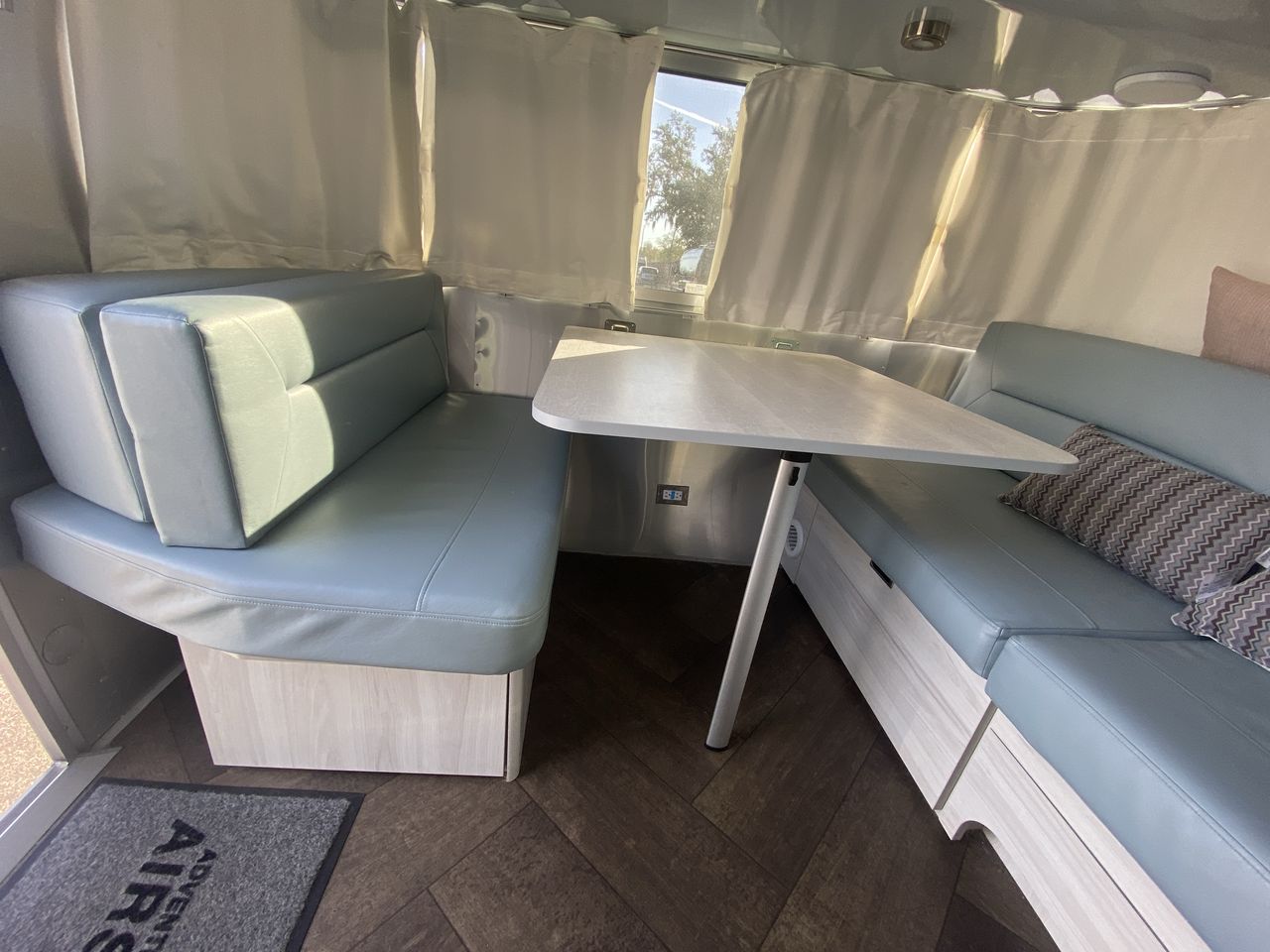 2024 Airstream 27FBQ Base