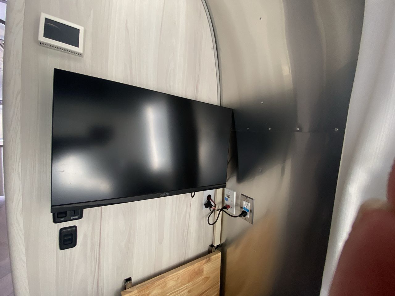 2024 Airstream 27FBQ Base