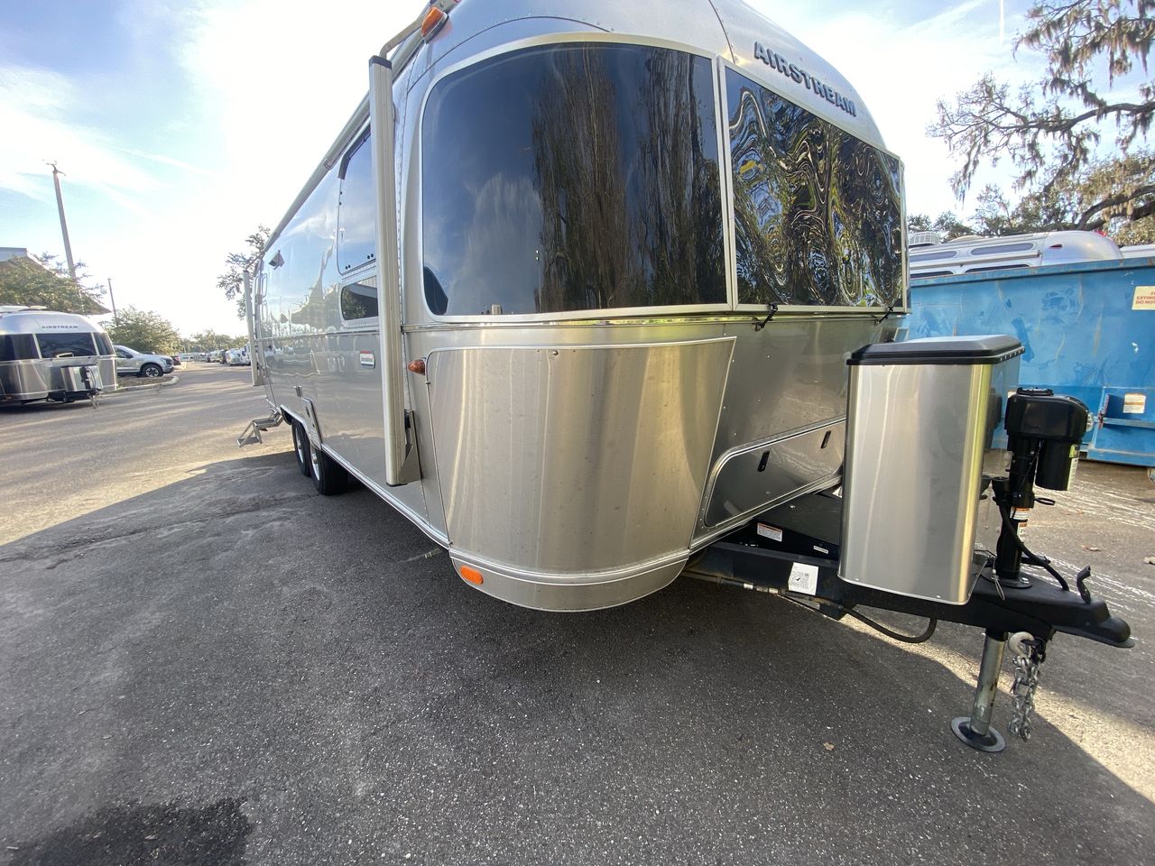 2024 Airstream 27FBQ Base