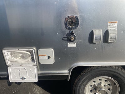 2024 Airstream 27FBQ Base