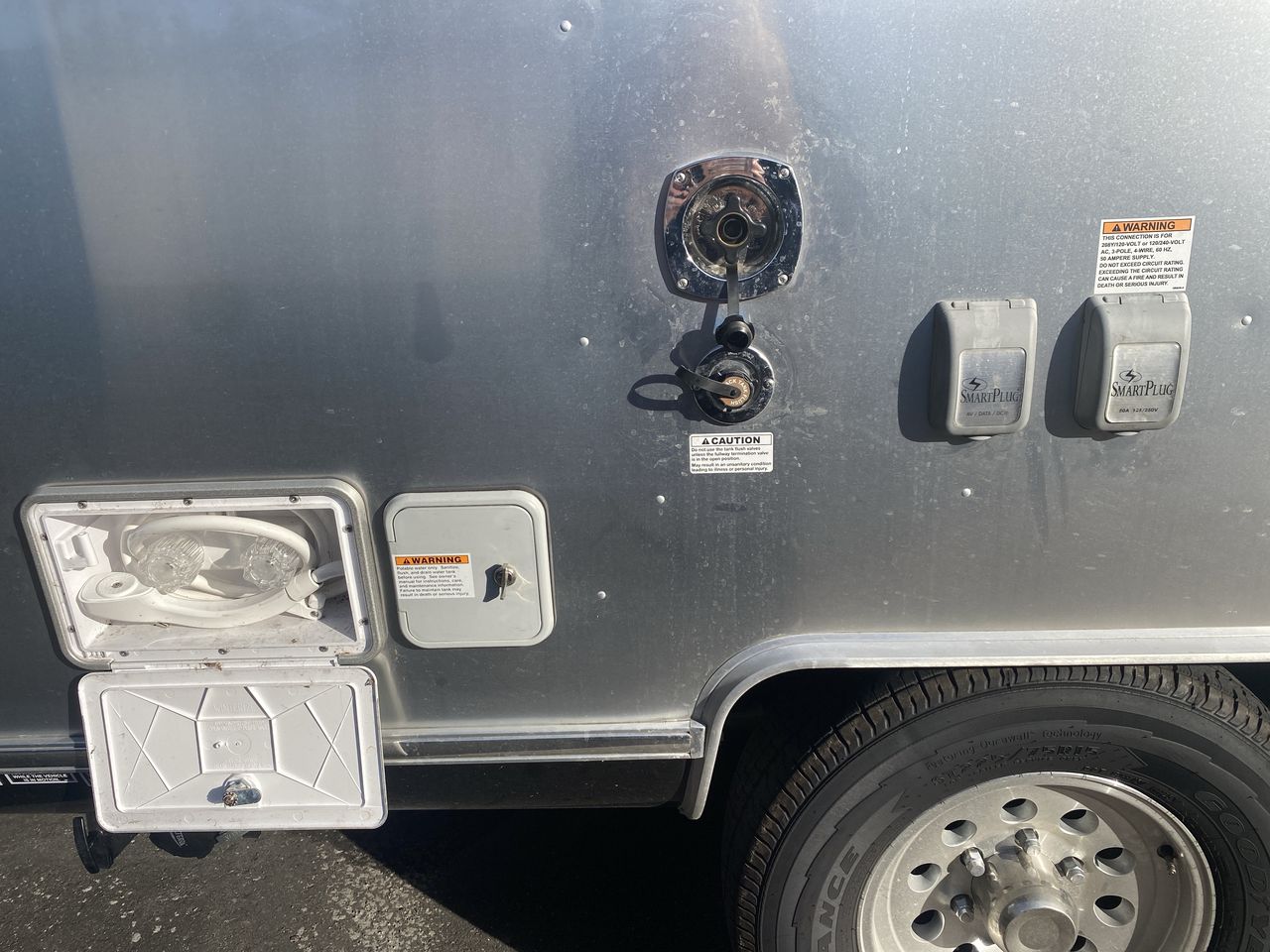 2024 Airstream 27FBQ Base