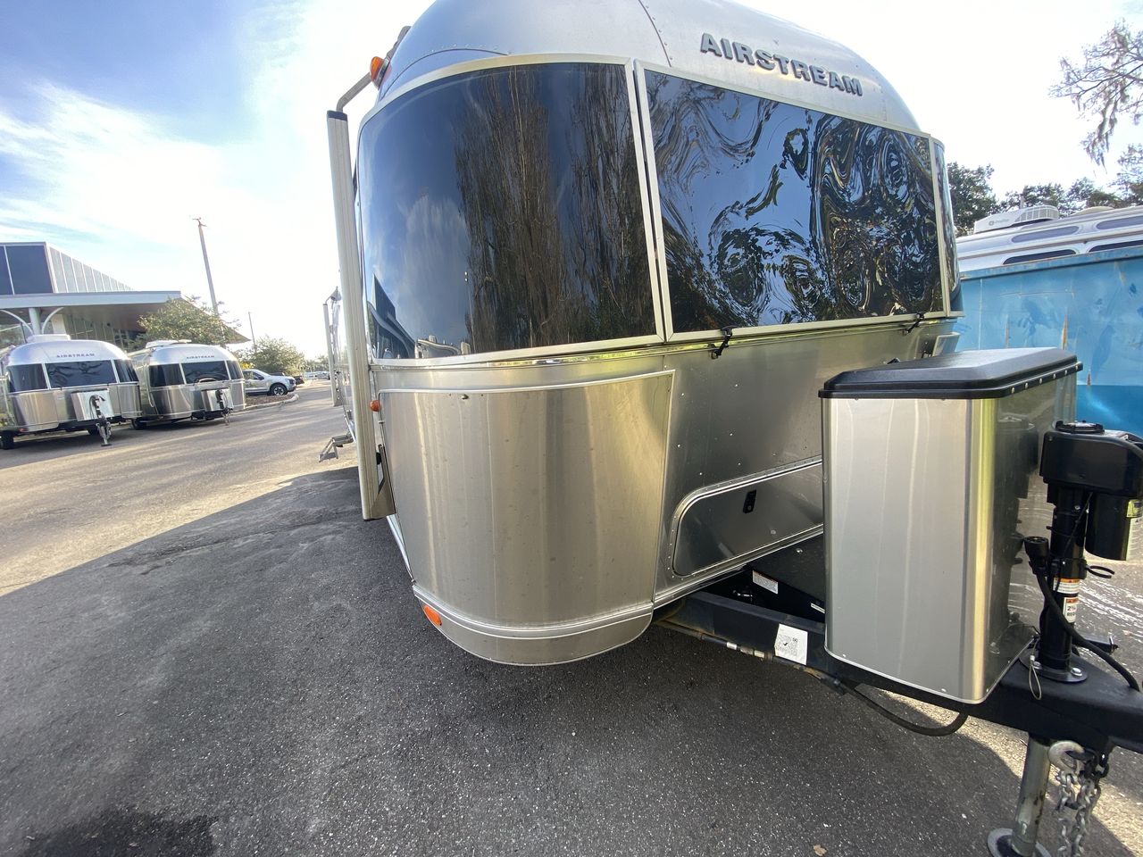 2024 Airstream 27FBQ Base