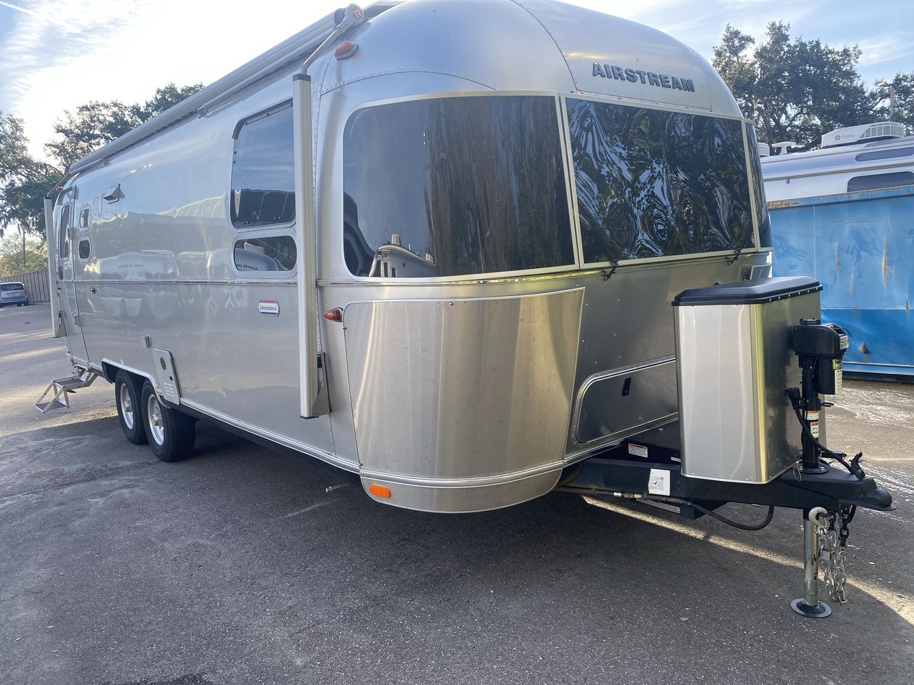 2024 Airstream 27FBQ Base