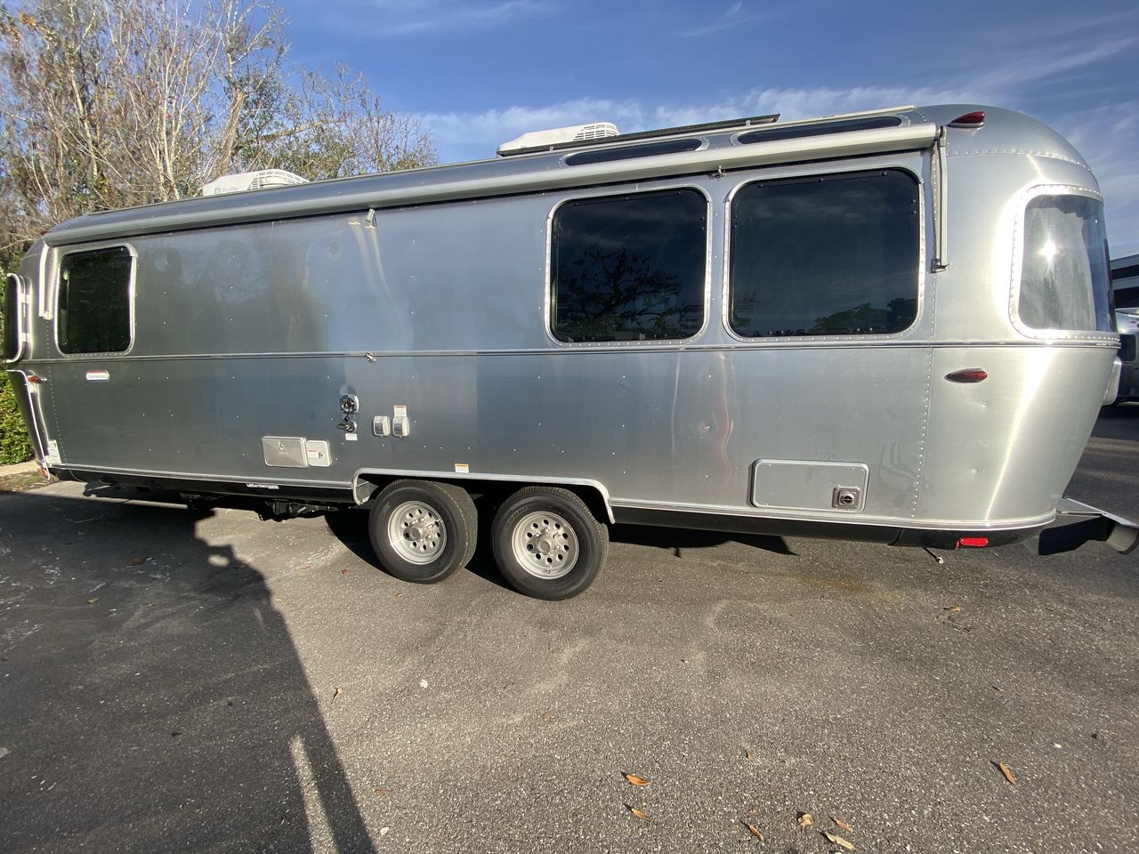 2024 Airstream 27FBQ Base