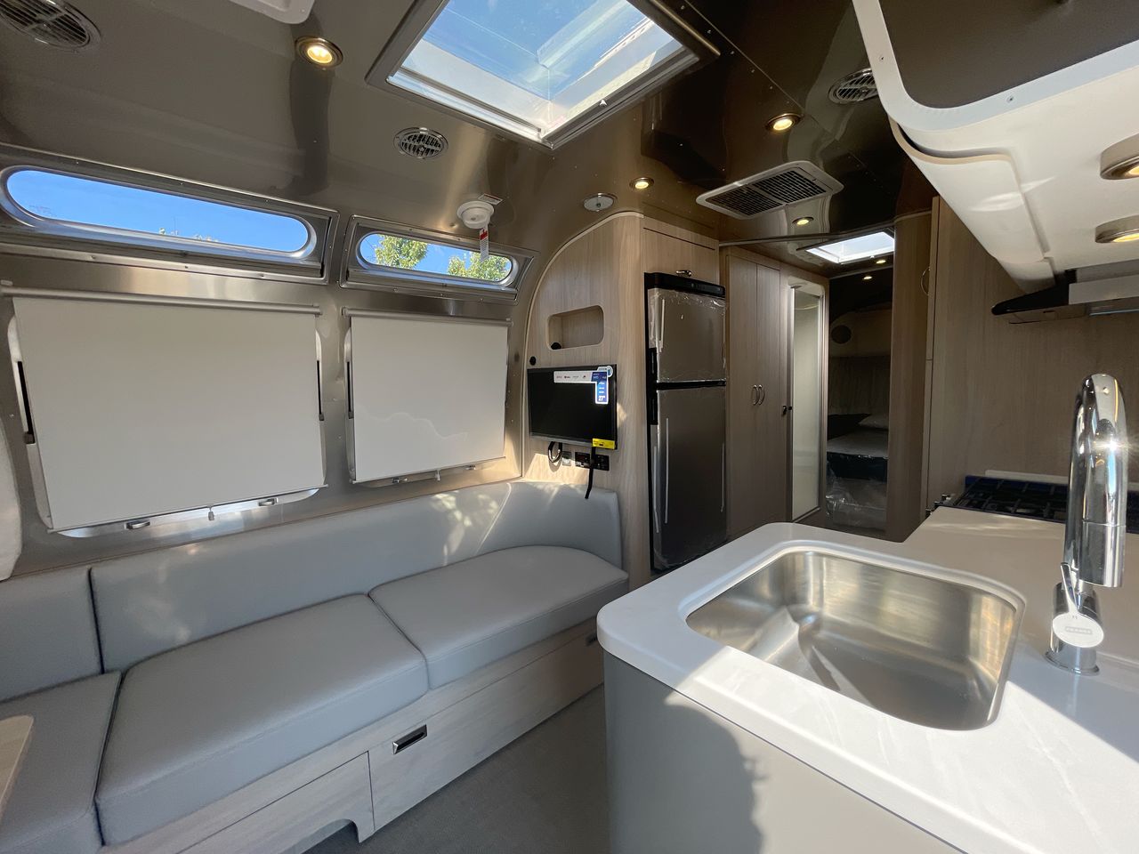 2026 Airstream 27FBQ Base