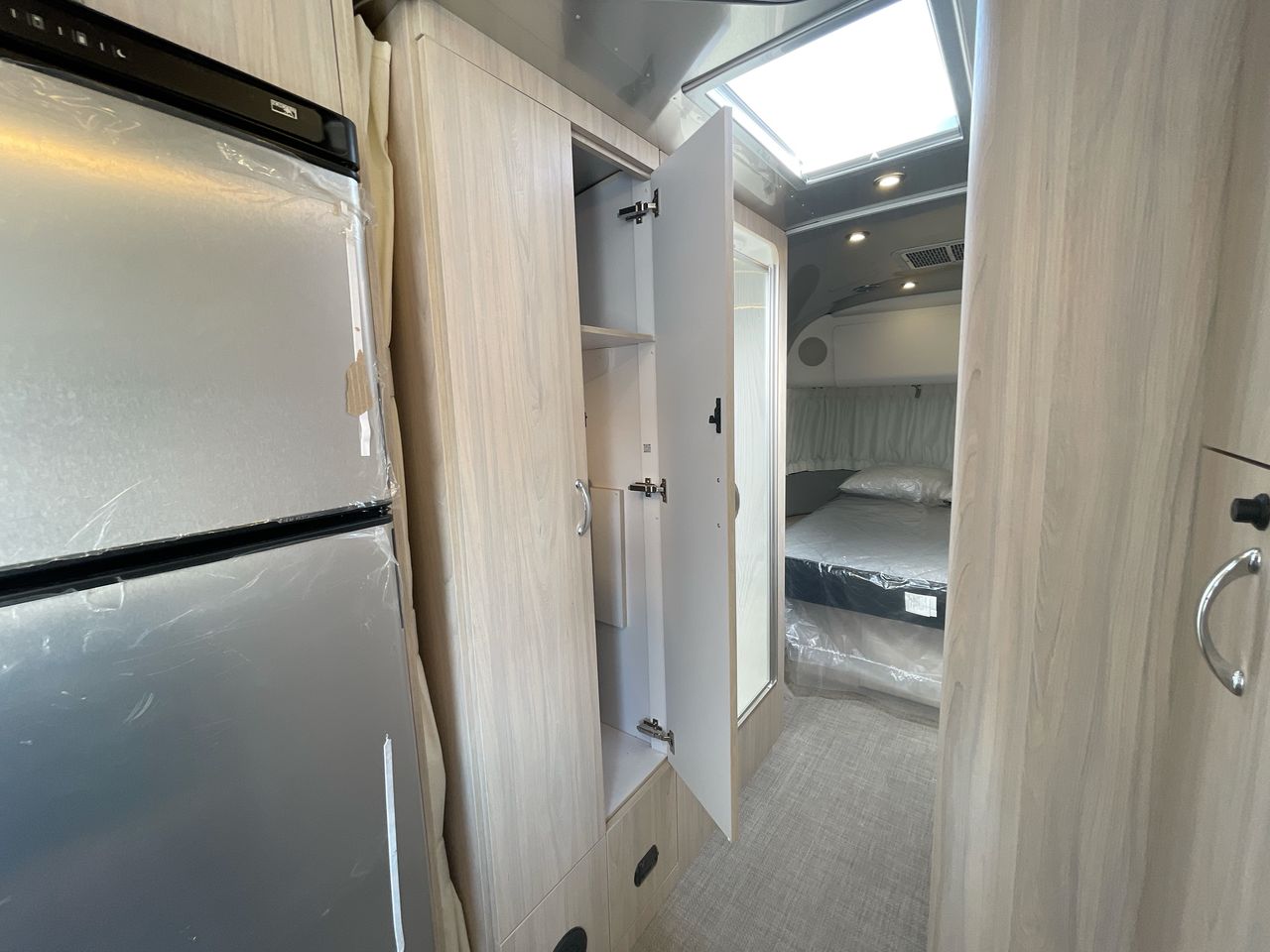 2026 Airstream 27FBQ Base