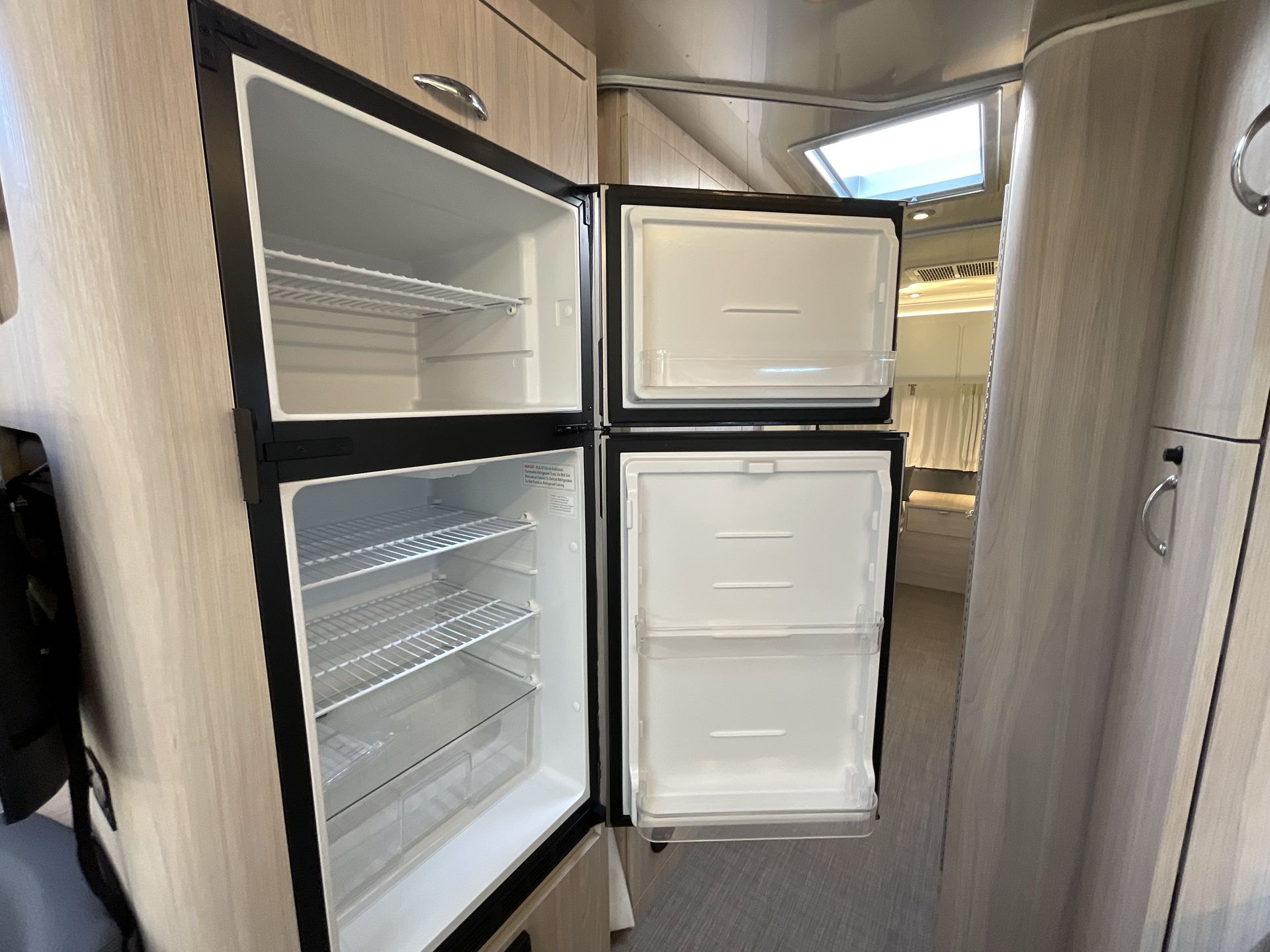 2026 Airstream 27FBT Base