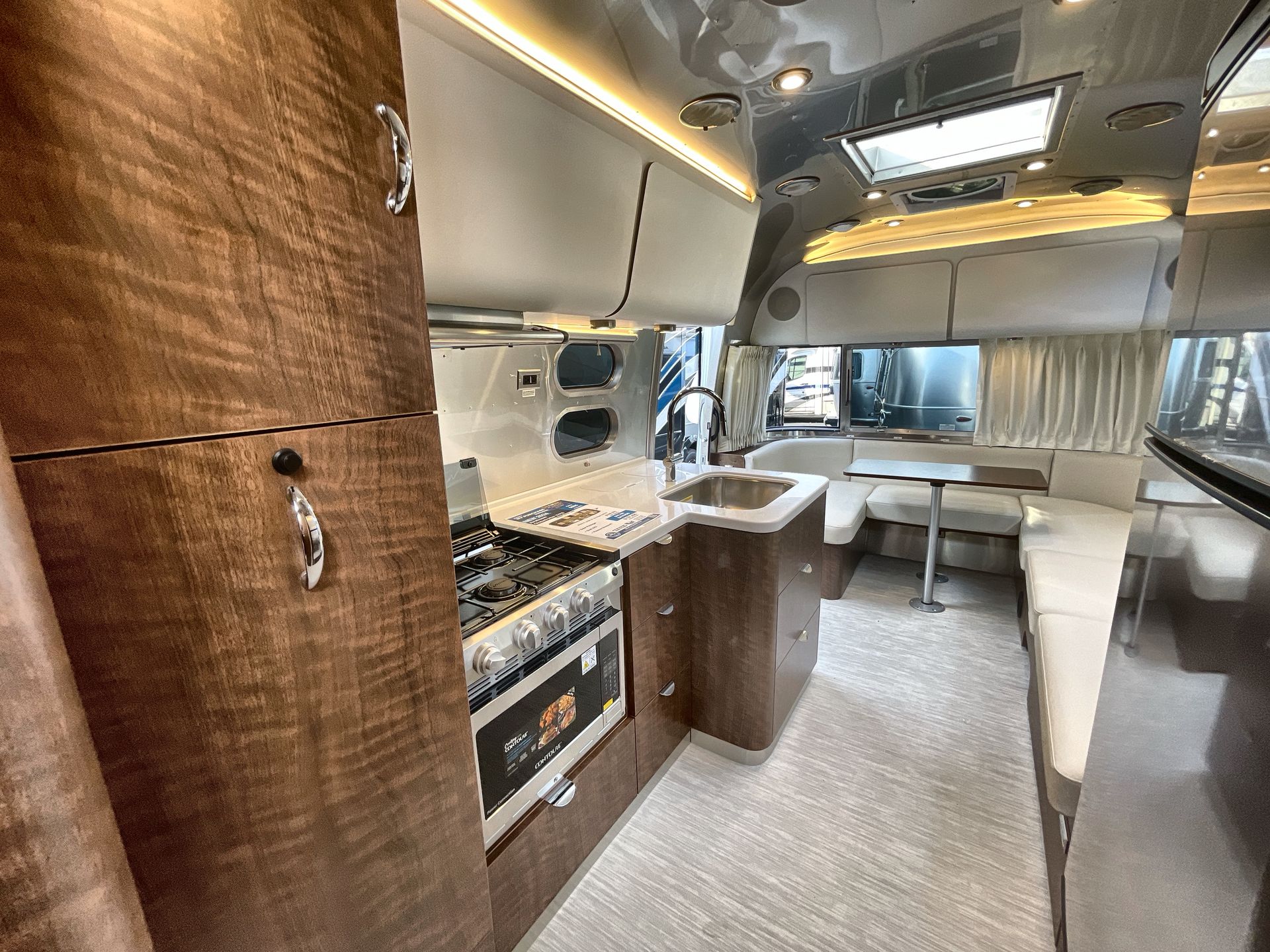 2026 Airstream 27FBT Base