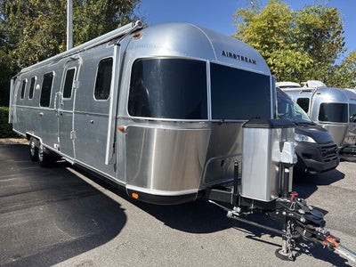 2018 Airstream 33FBQ Base