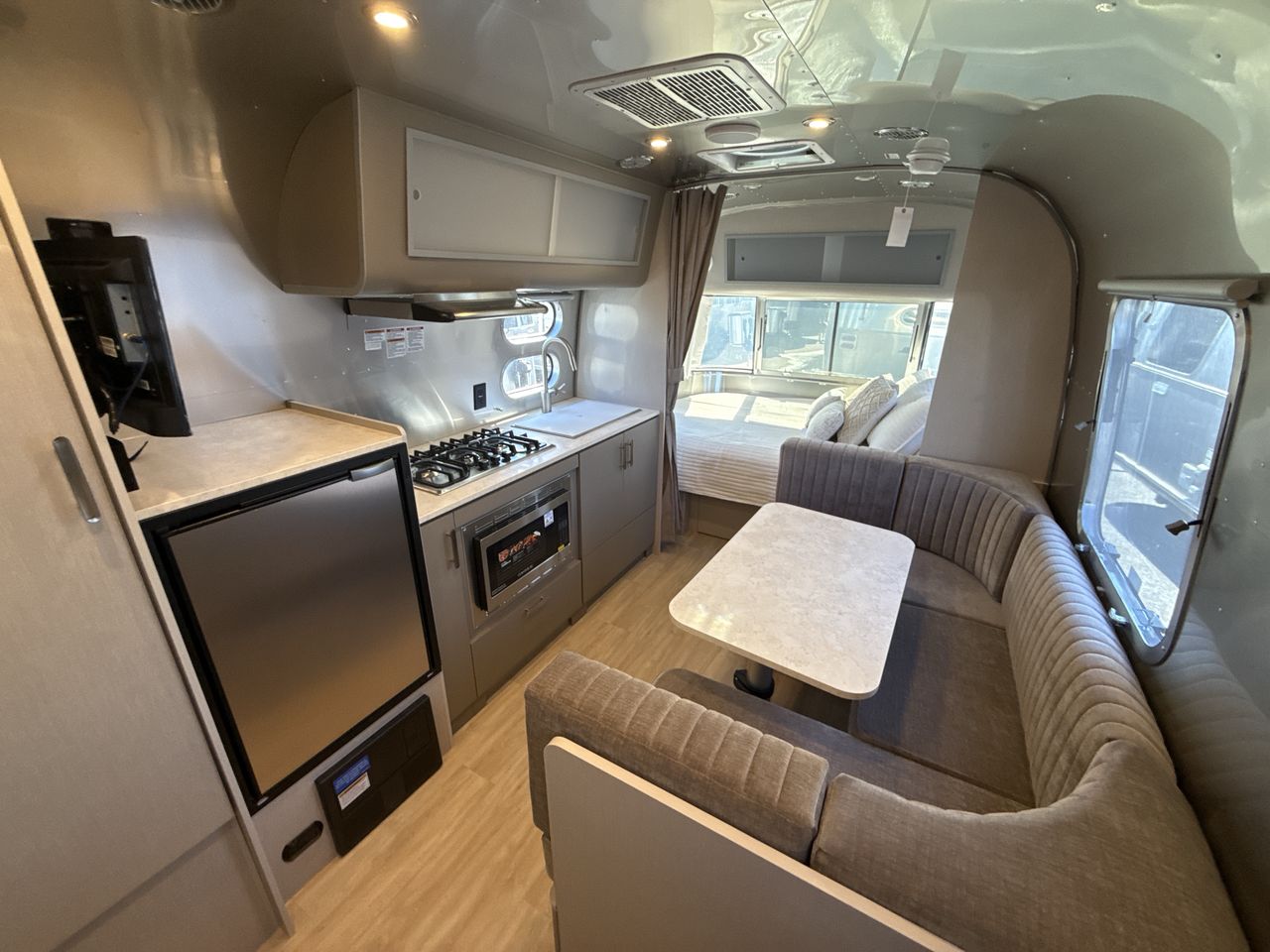 2026 Airstream 22FB Base