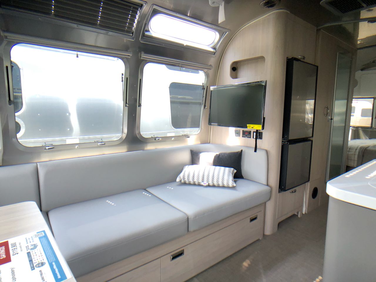 2026 Airstream 25FBQ Base